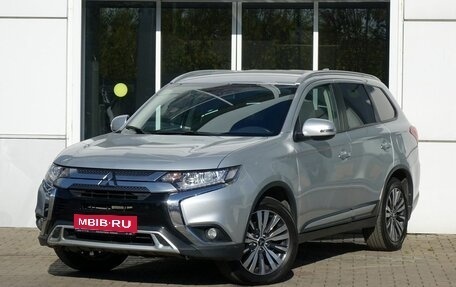 Mitsubishi Outlander III рестайлинг 3, 2019 год, 2 050 000 рублей, 1 фотография