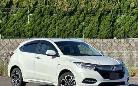 Honda Vezel, 2020 год, 1 830 000 рублей, 3 фотография