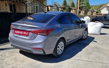 Hyundai Solaris II рестайлинг, 2017 год, 1 000 000 рублей, 2 фотография