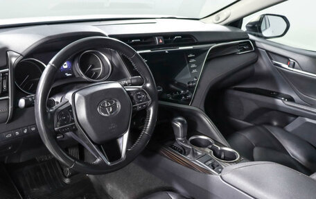 Toyota Camry, 2018 год, 3 250 000 рублей, 14 фотография