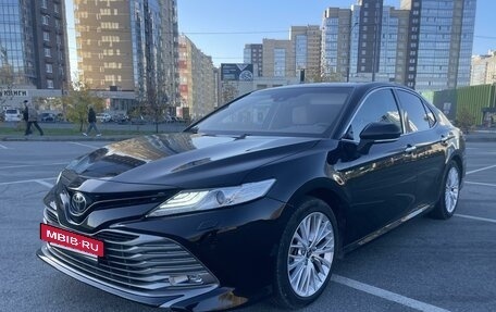 Toyota Camry, 2018 год, 3 000 000 рублей, 3 фотография