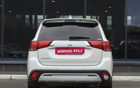 Mitsubishi Outlander III рестайлинг 3, 2020 год, 3 000 000 рублей, 4 фотография