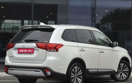 Mitsubishi Outlander III рестайлинг 3, 2020 год, 3 000 000 рублей, 3 фотография