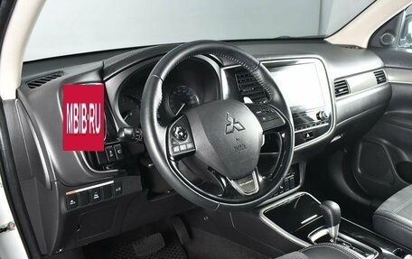 Mitsubishi Outlander III рестайлинг 3, 2021 год, 3 280 995 рублей, 9 фотография