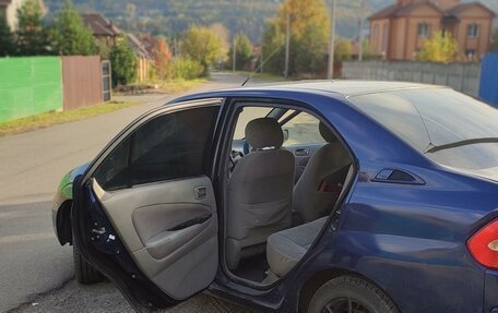 Toyota Prius IV XW50, 2002 год, 450 000 рублей, 1 фотография