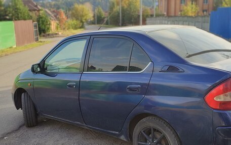 Toyota Prius IV XW50, 2002 год, 450 000 рублей, 2 фотография