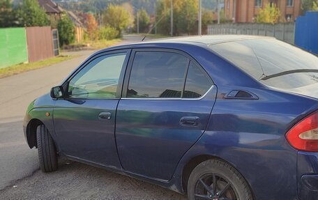 Toyota Prius IV XW50, 2002 год, 450 000 рублей, 3 фотография