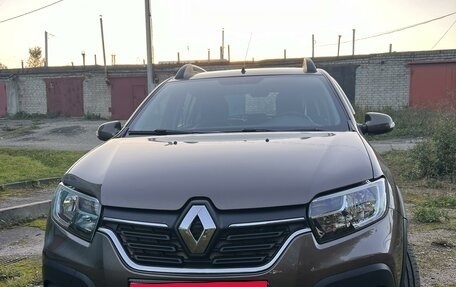 Renault Sandero II рестайлинг, 2019 год, 1 550 000 рублей, 2 фотография