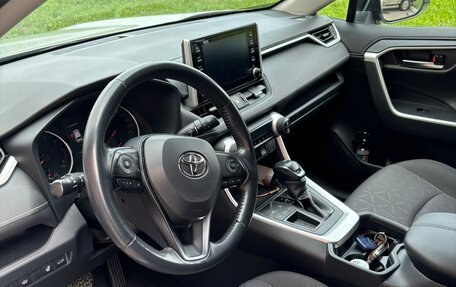 Toyota RAV4, 2019 год, 3 000 000 рублей, 3 фотография