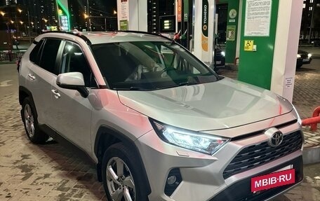 Toyota RAV4, 2019 год, 3 000 000 рублей, 6 фотография