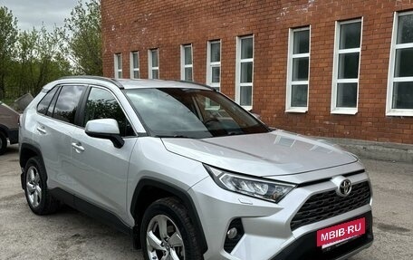 Toyota RAV4, 2019 год, 3 000 000 рублей, 8 фотография