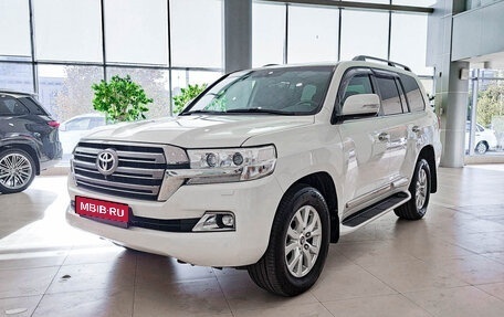 Toyota Land Cruiser 200, 2015 год, 5 757 000 рублей, 1 фотография