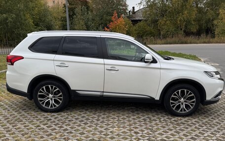 Mitsubishi Outlander III рестайлинг 3, 2015 год, 2 150 000 рублей, 2 фотография