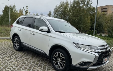 Mitsubishi Outlander III рестайлинг 3, 2015 год, 2 150 000 рублей, 3 фотография