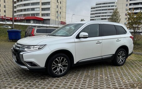 Mitsubishi Outlander III рестайлинг 3, 2015 год, 2 150 000 рублей, 5 фотография