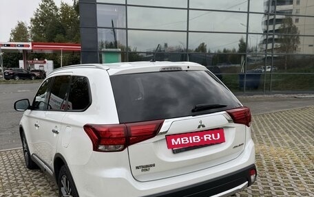 Mitsubishi Outlander III рестайлинг 3, 2015 год, 2 150 000 рублей, 4 фотография