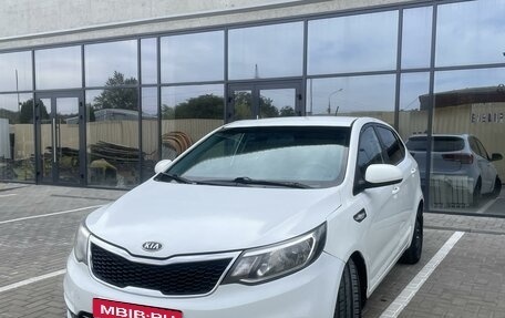 KIA Rio III рестайлинг, 2015 год, 1 050 000 рублей, 1 фотография