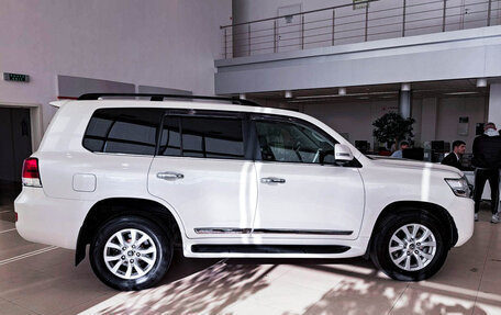 Toyota Land Cruiser 200, 2015 год, 5 757 000 рублей, 4 фотография