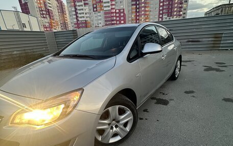 Opel Astra J, 2013 год, 999 000 рублей, 3 фотография