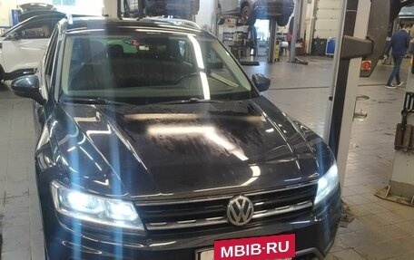 Volkswagen Tiguan II, 2018 год, 2 535 750 рублей, 2 фотография