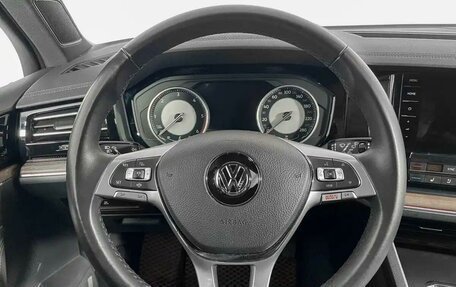 Volkswagen Touareg III, 2018 год, 5 700 000 рублей, 24 фотография