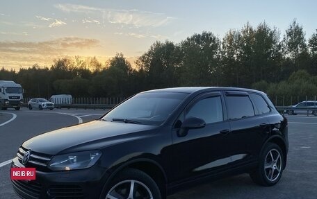 Volkswagen Touareg III, 2010 год, 1 690 000 рублей, 2 фотография