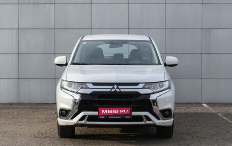 Mitsubishi Outlander III рестайлинг 3, 2022 год, 3 099 000 рублей, 3 фотография