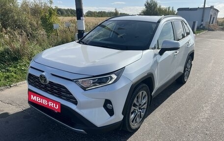 Toyota RAV4, 2020 год, 3 690 000 рублей, 5 фотография