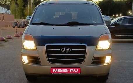 Hyundai H-1 II рестайлинг, 2005 год, 890 000 рублей, 1 фотография