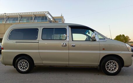 Hyundai H-1 II рестайлинг, 2005 год, 890 000 рублей, 2 фотография