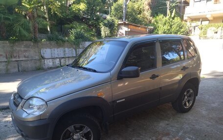 Chevrolet Niva I рестайлинг, 2010 год, 590 000 рублей, 2 фотография