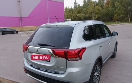 Mitsubishi Outlander III рестайлинг 3, 2016 год, 2 169 000 рублей, 5 фотография