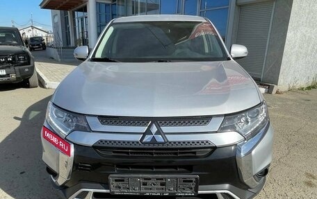 Mitsubishi Outlander III рестайлинг 3, 2021 год, 2 235 000 рублей, 2 фотография