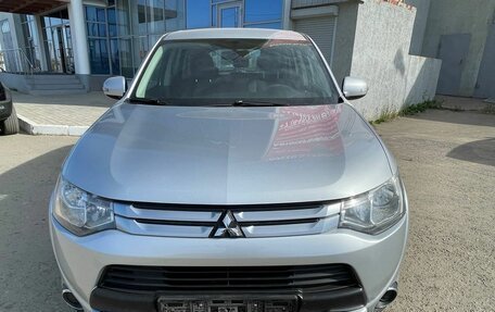 Mitsubishi Outlander III рестайлинг 3, 2014 год, 1 790 000 рублей, 2 фотография