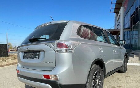 Mitsubishi Outlander III рестайлинг 3, 2014 год, 1 790 000 рублей, 3 фотография