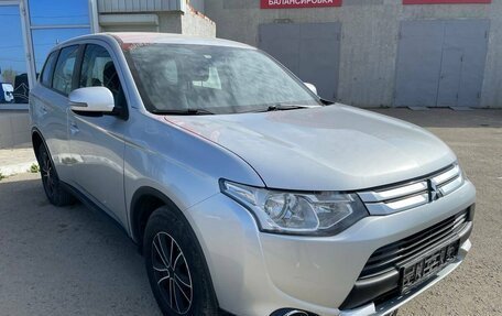 Mitsubishi Outlander III рестайлинг 3, 2014 год, 1 790 000 рублей, 9 фотография