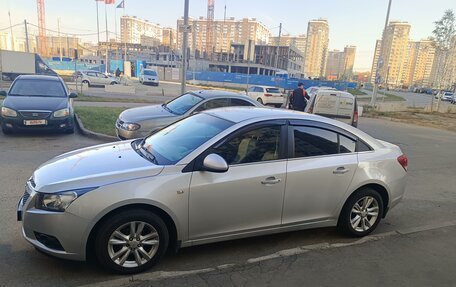 Chevrolet Cruze II, 2011 год, 950 000 рублей, 4 фотография