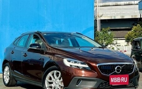 Volvo V40 II рестайлинг, 2018 год, 1 510 000 рублей, 2 фотография