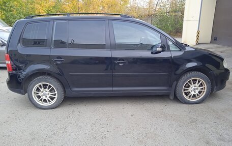 Volkswagen Touran III, 2004 год, 390 000 рублей, 3 фотография