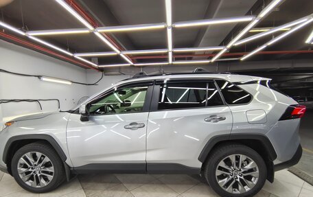 Toyota RAV4, 2019 год, 3 800 000 рублей, 5 фотография