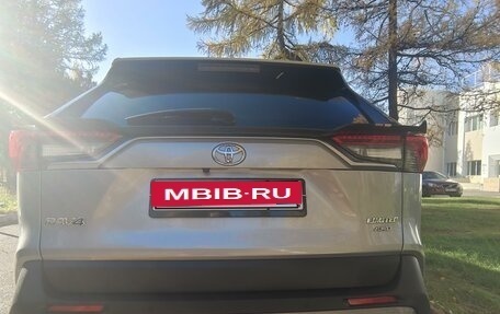 Toyota RAV4, 2019 год, 3 800 000 рублей, 3 фотография