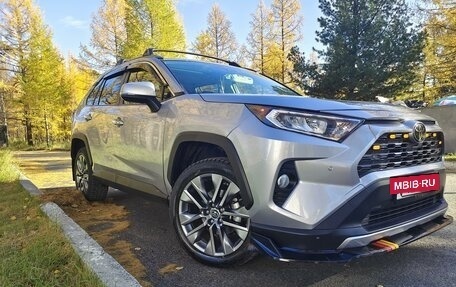 Toyota RAV4, 2019 год, 3 800 000 рублей, 9 фотография