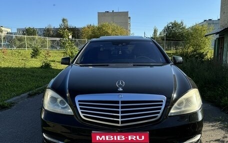 Mercedes-Benz S-Класс, 2011 год, 1 950 000 рублей, 1 фотография