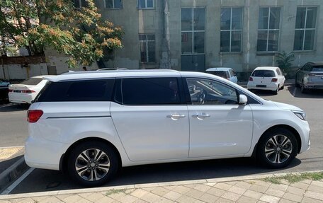 KIA Carnival III, 2018 год, 2 850 000 рублей, 1 фотография