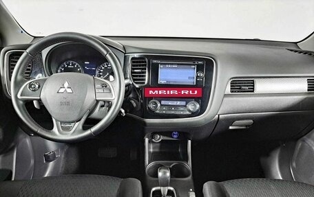 Mitsubishi Outlander III рестайлинг 3, 2013 год, 1 652 500 рублей, 14 фотография