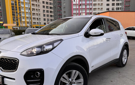 KIA Sportage IV рестайлинг, 2018 год, 2 420 000 рублей, 2 фотография