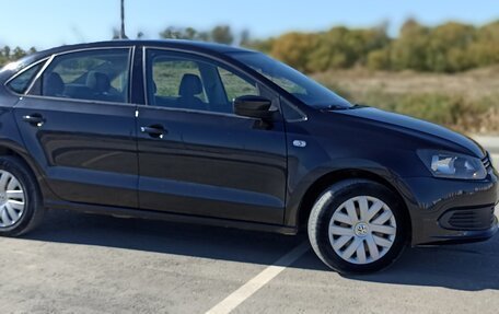 Volkswagen Polo VI (EU Market), 2013 год, 940 000 рублей, 2 фотография