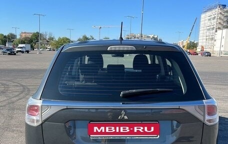 Mitsubishi Outlander III рестайлинг 3, 2014 год, 1 690 000 рублей, 3 фотография