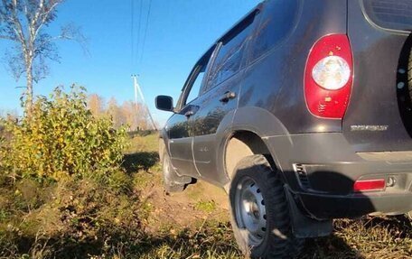 Chevrolet Niva I рестайлинг, 2015 год, 790 000 рублей, 7 фотография