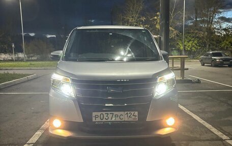 Toyota Noah III, 2014 год, 1 945 000 рублей, 1 фотография